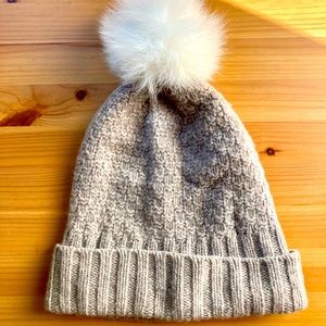 Dale of Norway 100% Wool Beanie Fur Pom Pom